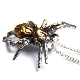Gilded Spider with black diamond and white diamonds