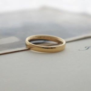 Fairtrade 9ct yellow gold 2mm court band